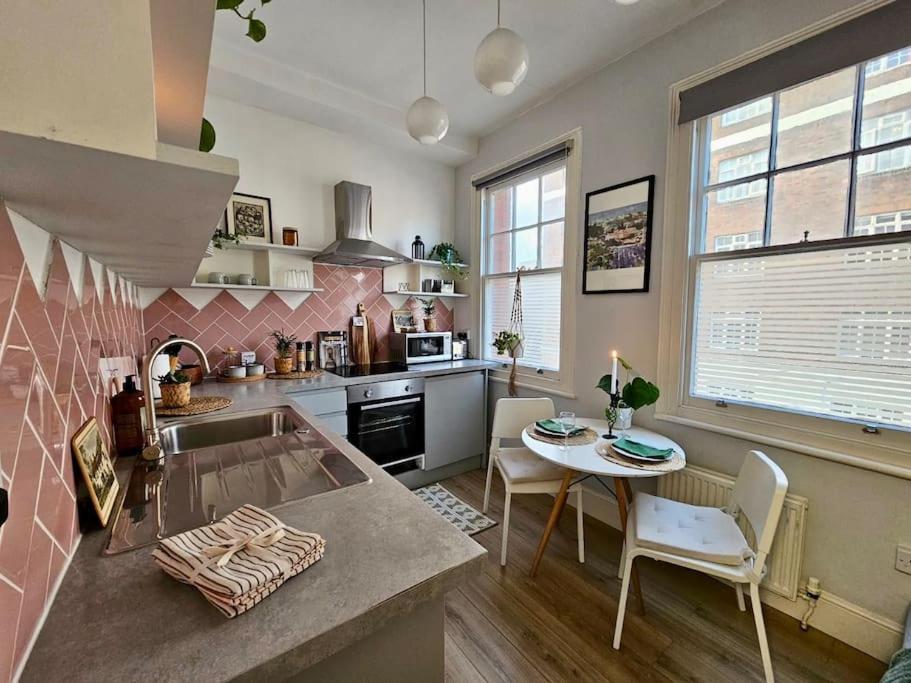 Beautiful And Spacious Flat Лондон Екстер'єр фото